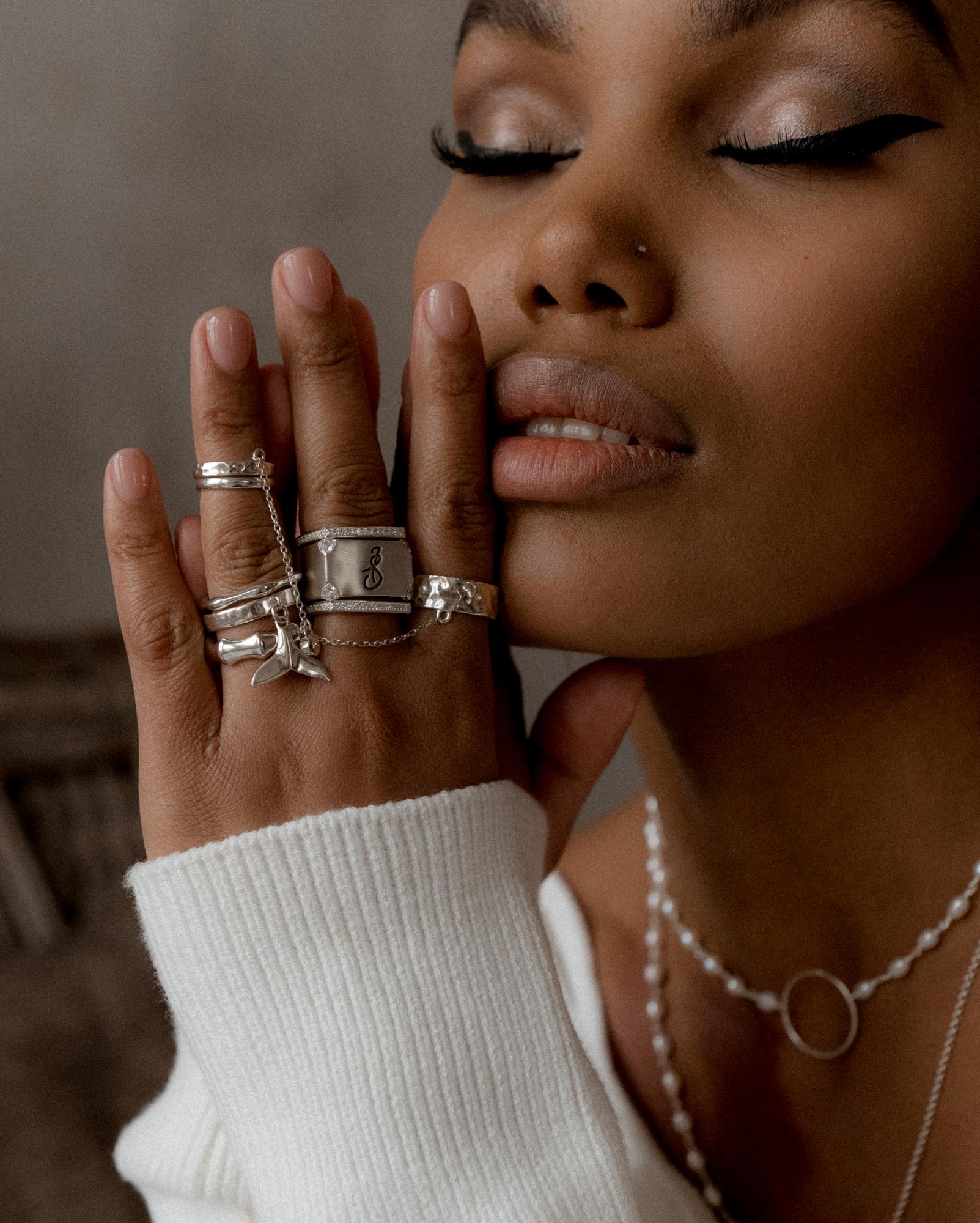 Кольцо с соединительной цепочкой кольцом на фалангу и белым топазом (Ag 925)