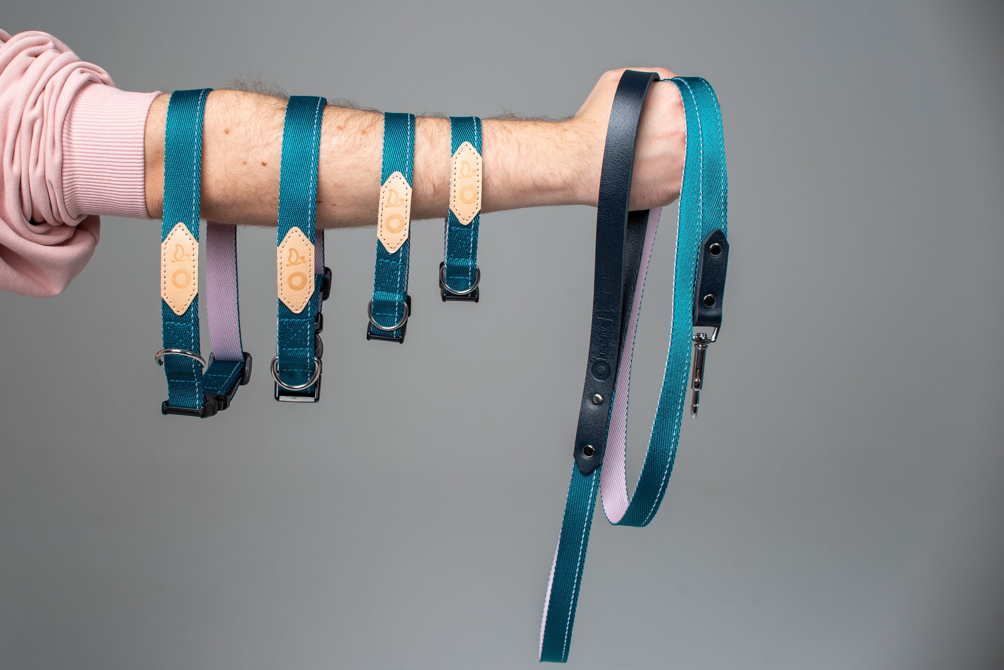 Emerald and rose strap collar