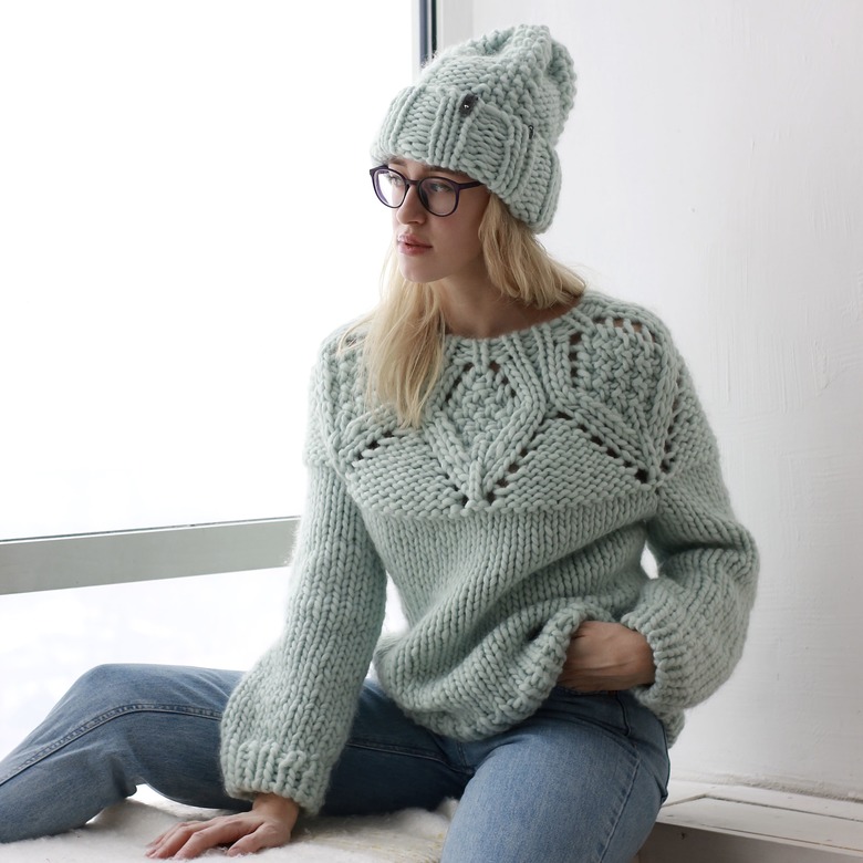 Джемпер КОКЕТКА + шапка ПУХЛИК