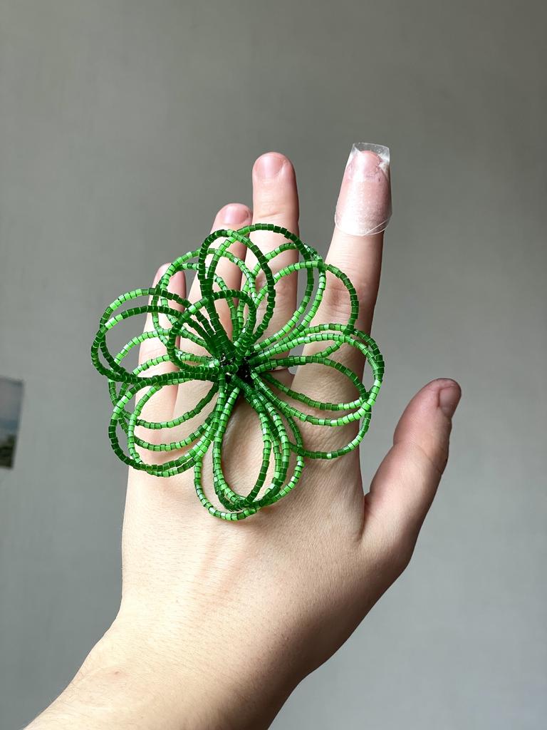 Гигантский зелёный цветок