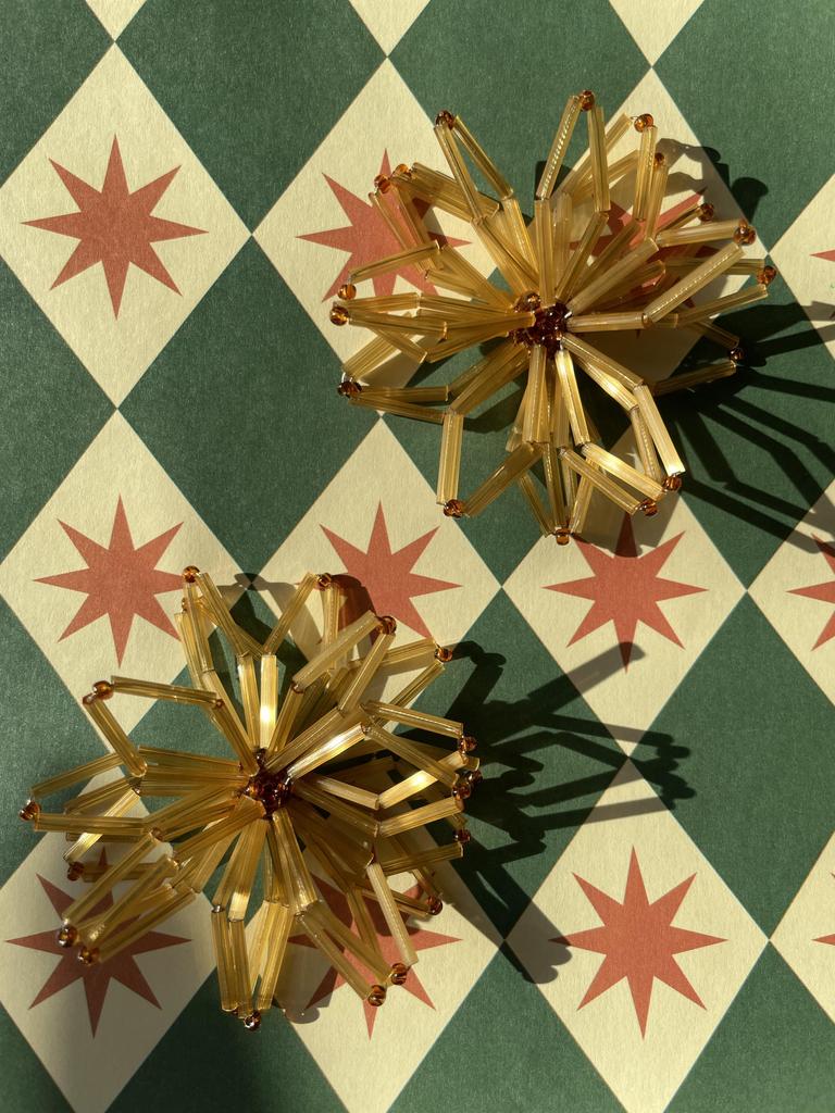 Георгины соломенные