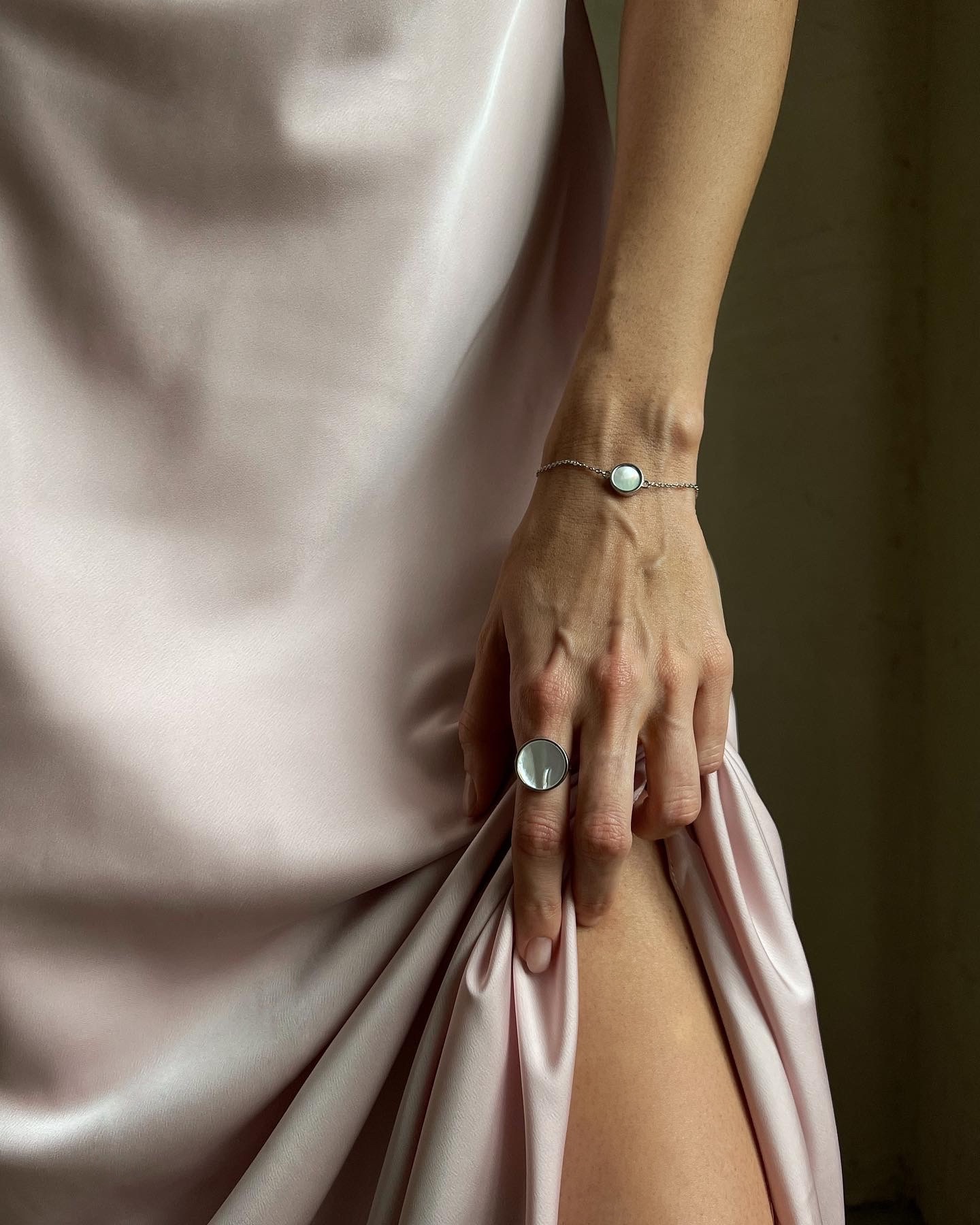 Кольцо с перламутром 15 mm