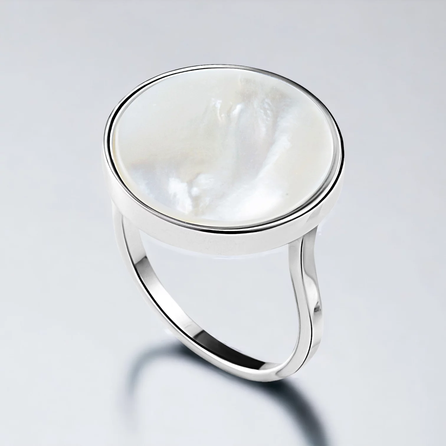 Кольцо с перламутром 15 mm