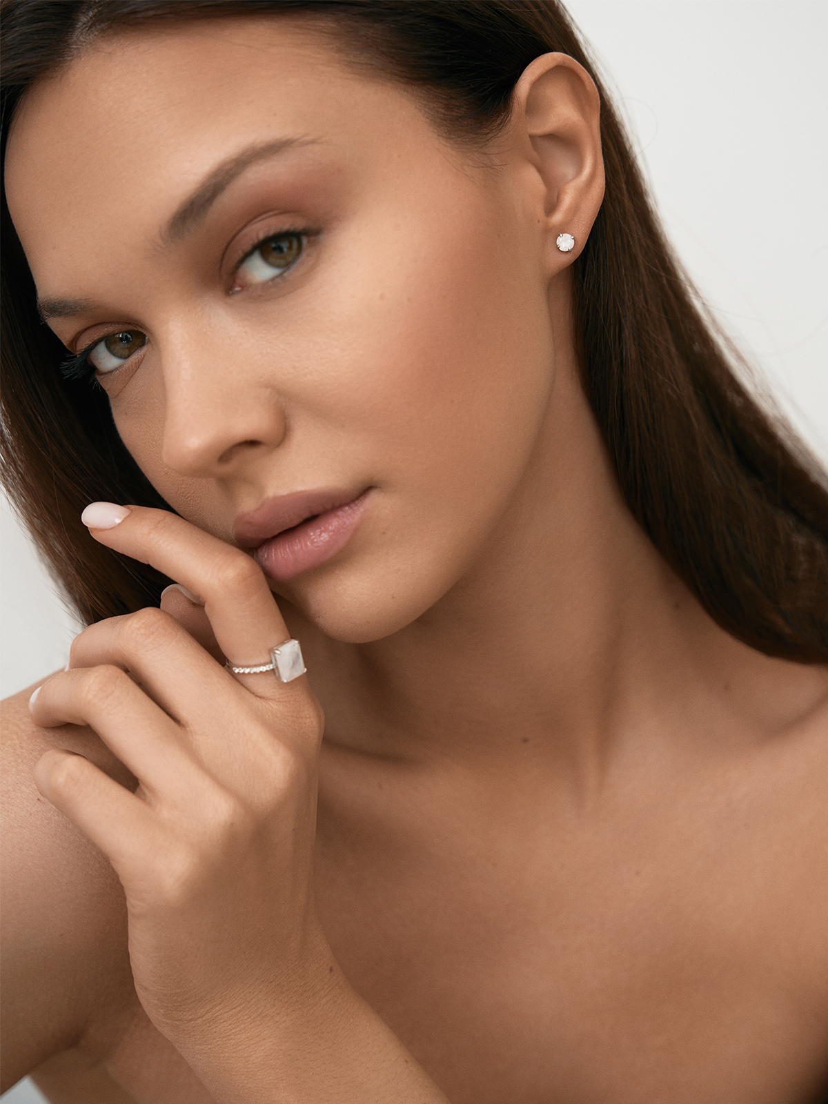 кольцо с лунным камнем и топазами