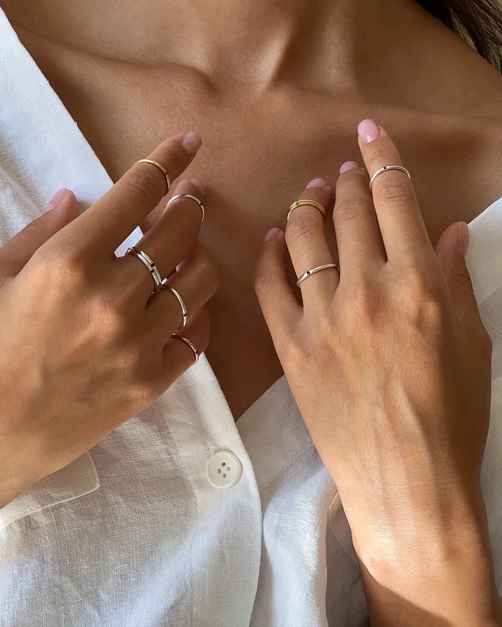 кольцо с черным фианитом