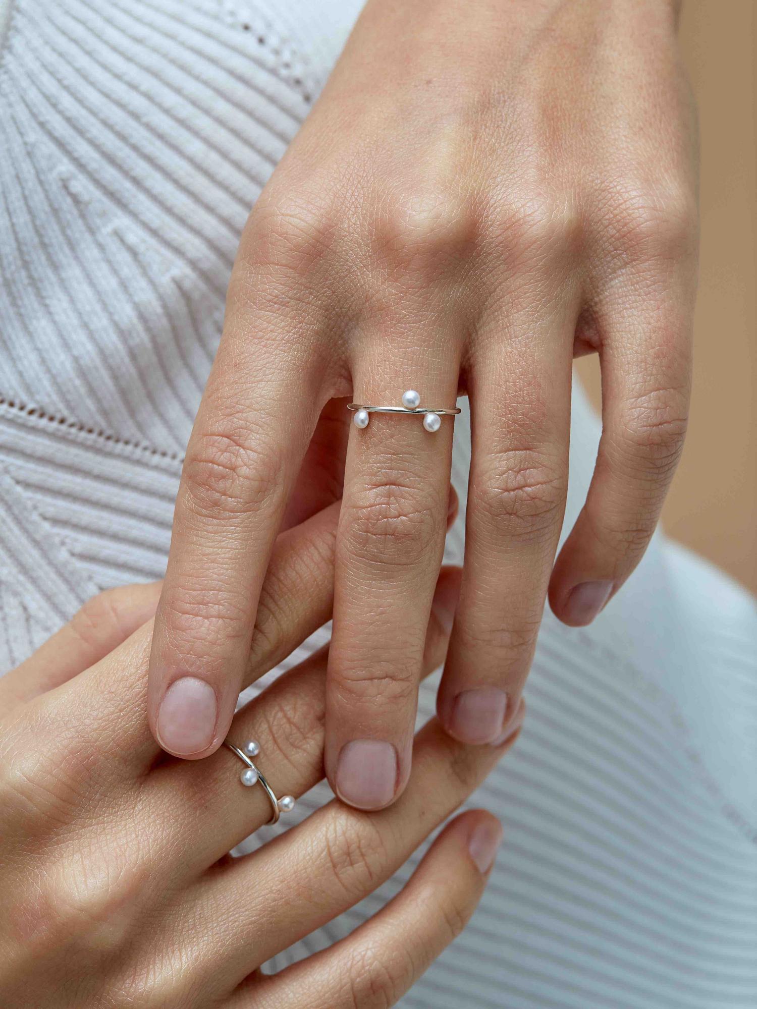 Кольцо с тремя жемчужинами
