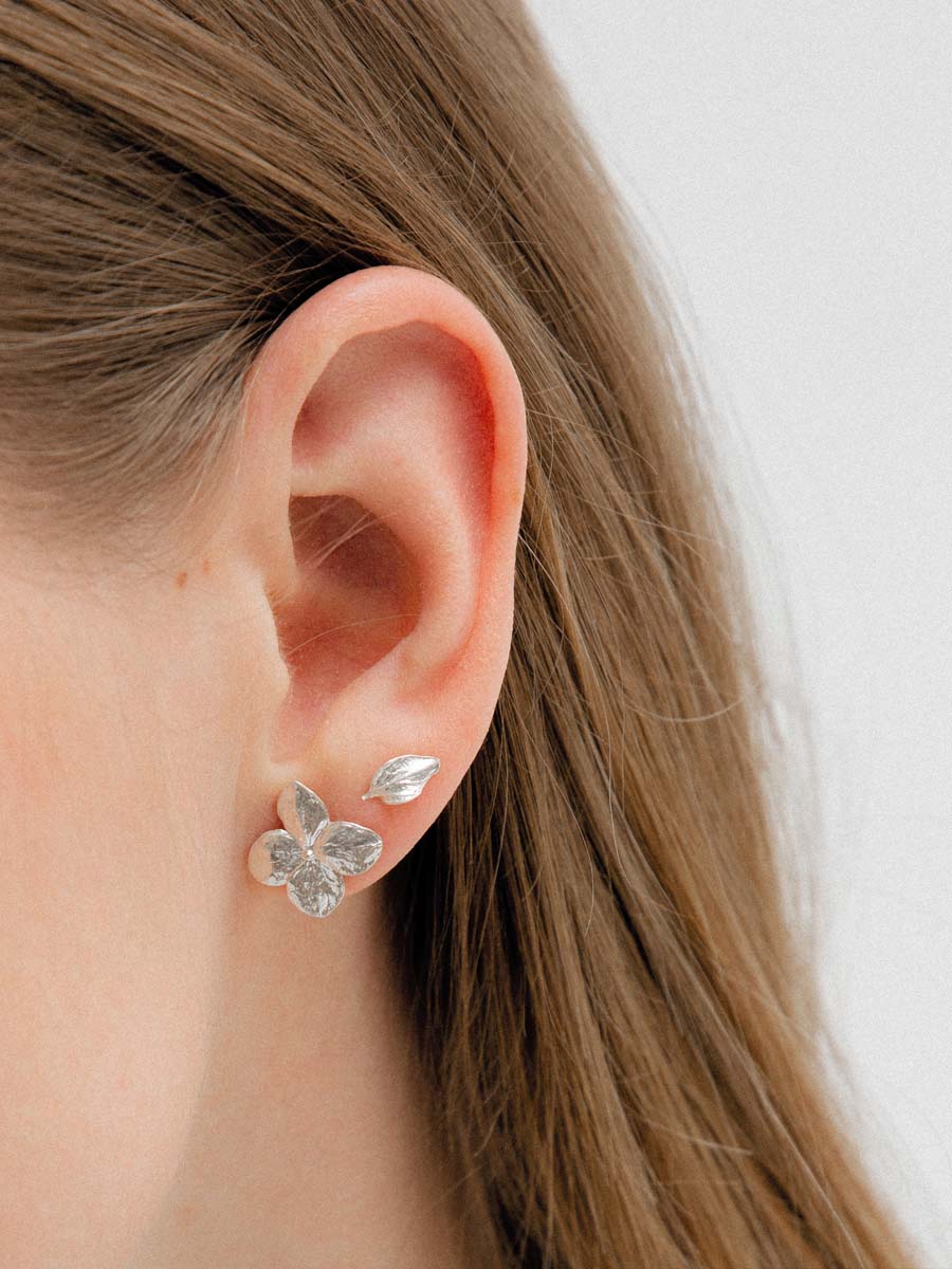 серьги-пусеты Гортензия медиум