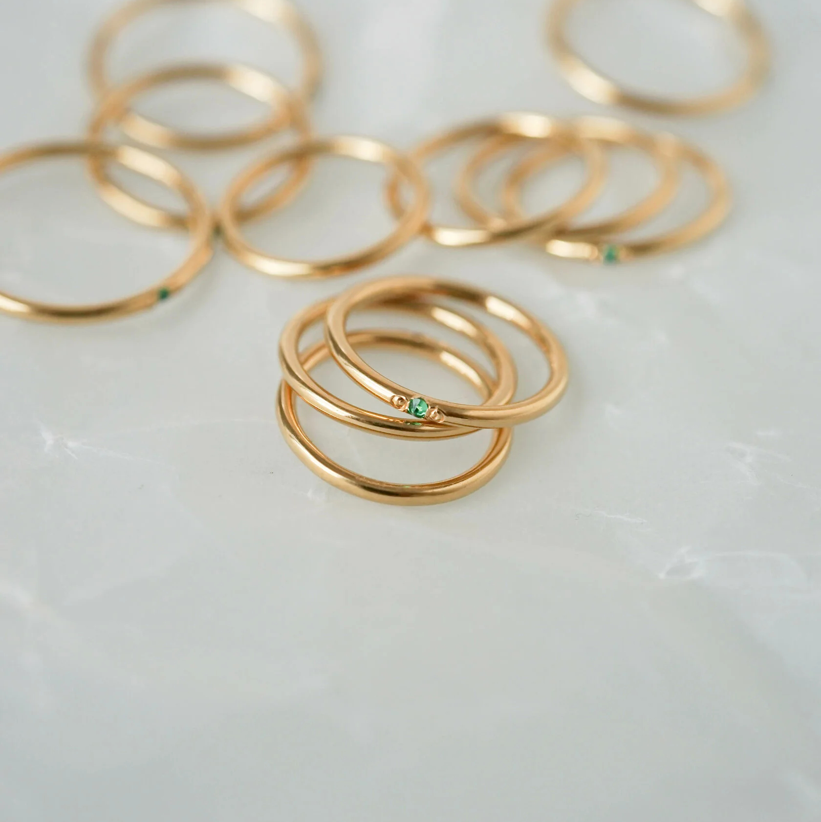 кольцо с фианитом в позолоте