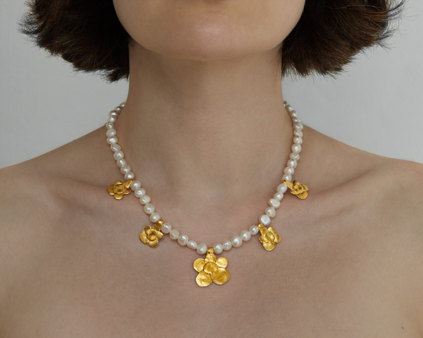 колье из жемчуга с цветочками