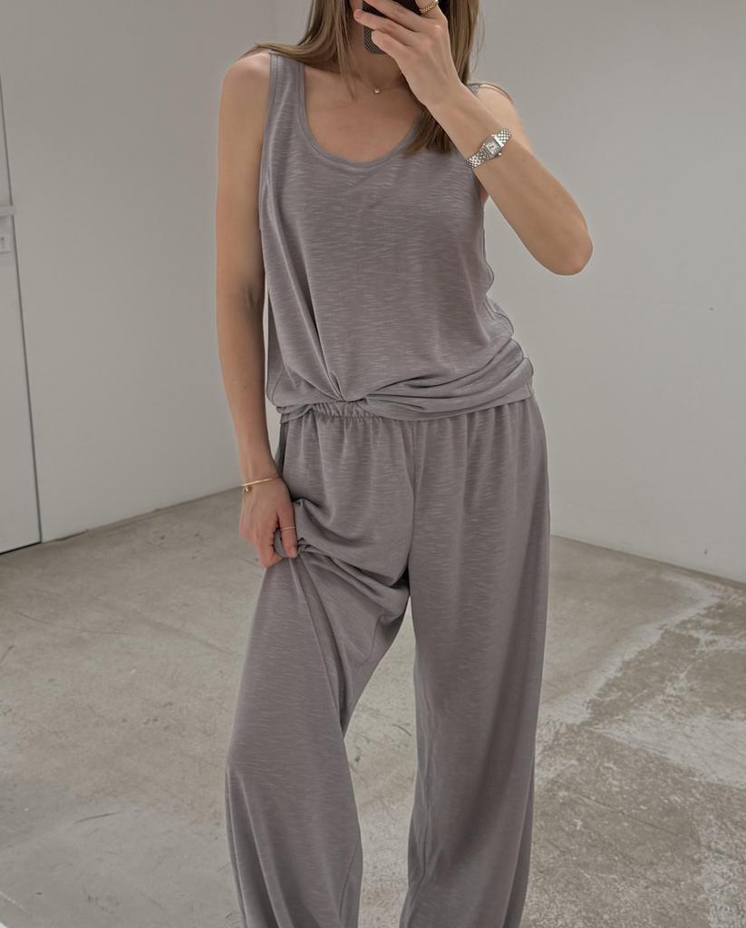 Майка из невесомого трикотажа, серый жемчуг