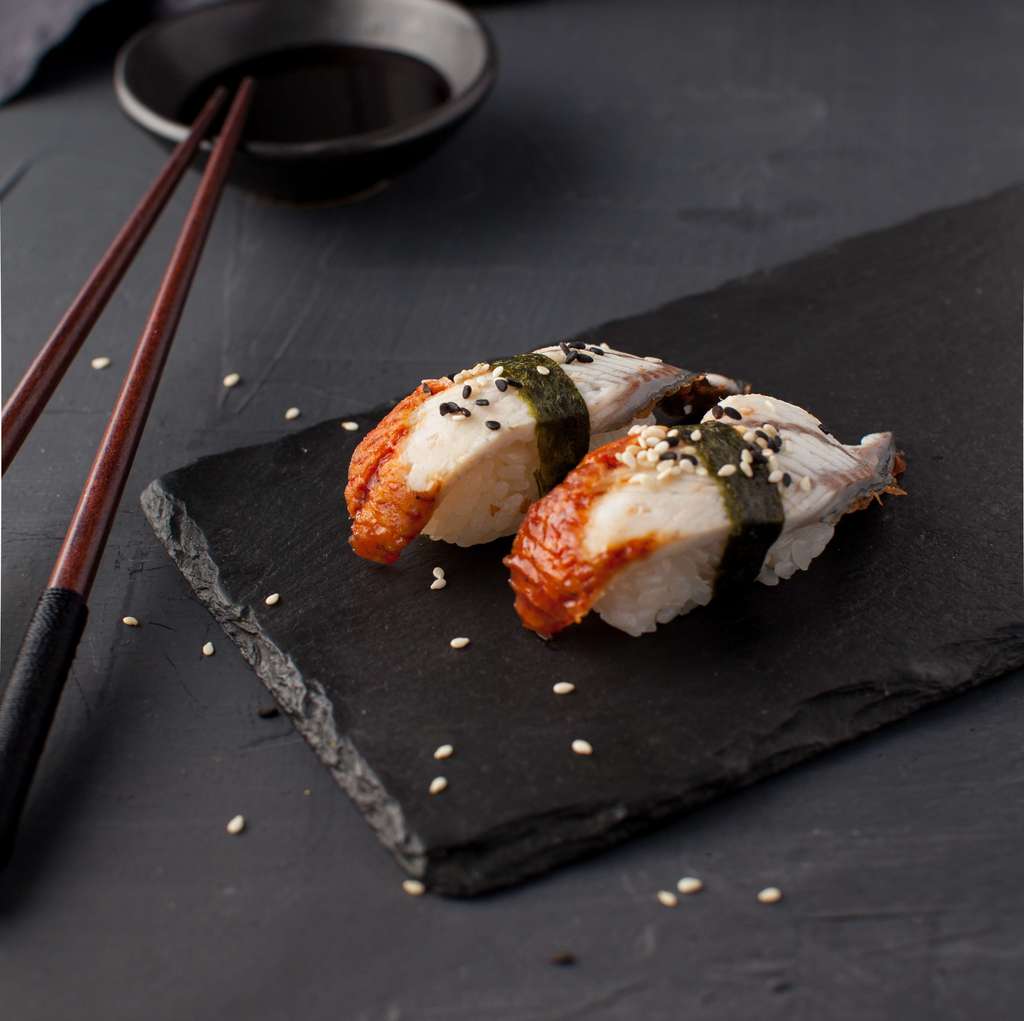 СУШИ С УГРЕМ 2шт