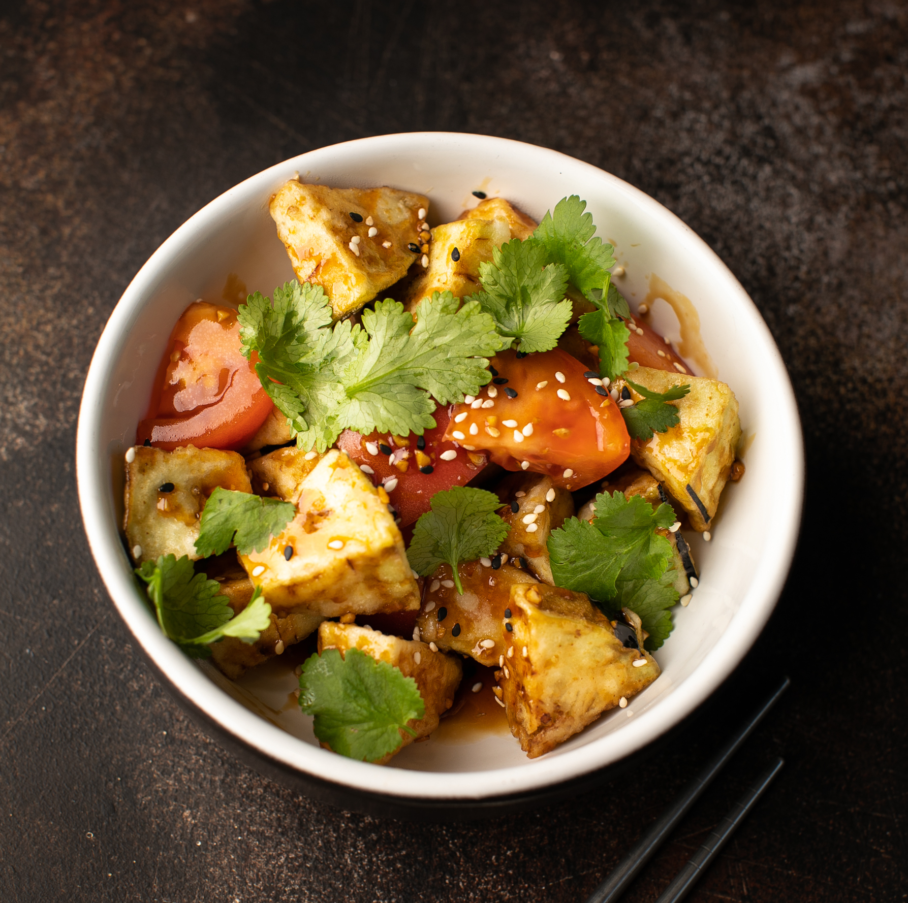 САЛАТ ИЗ ЖАРЕНЫХ БАКЛАЖАНОВ И ТОФУ