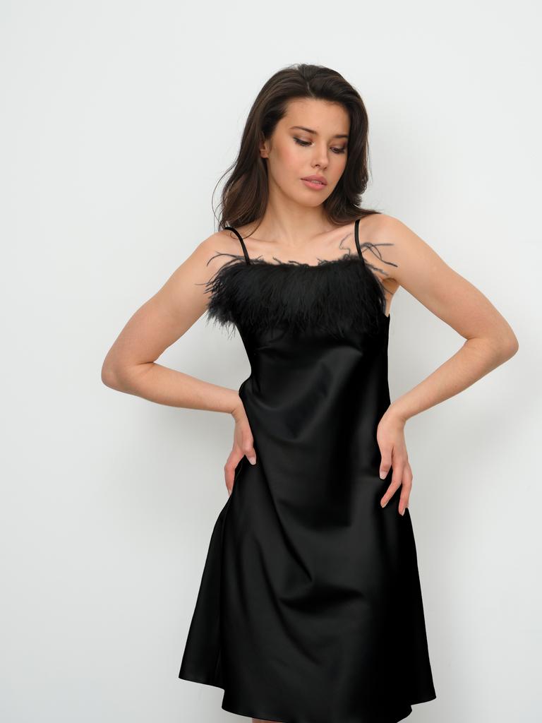 Платье-комбинация укороченная с перьями (черный)