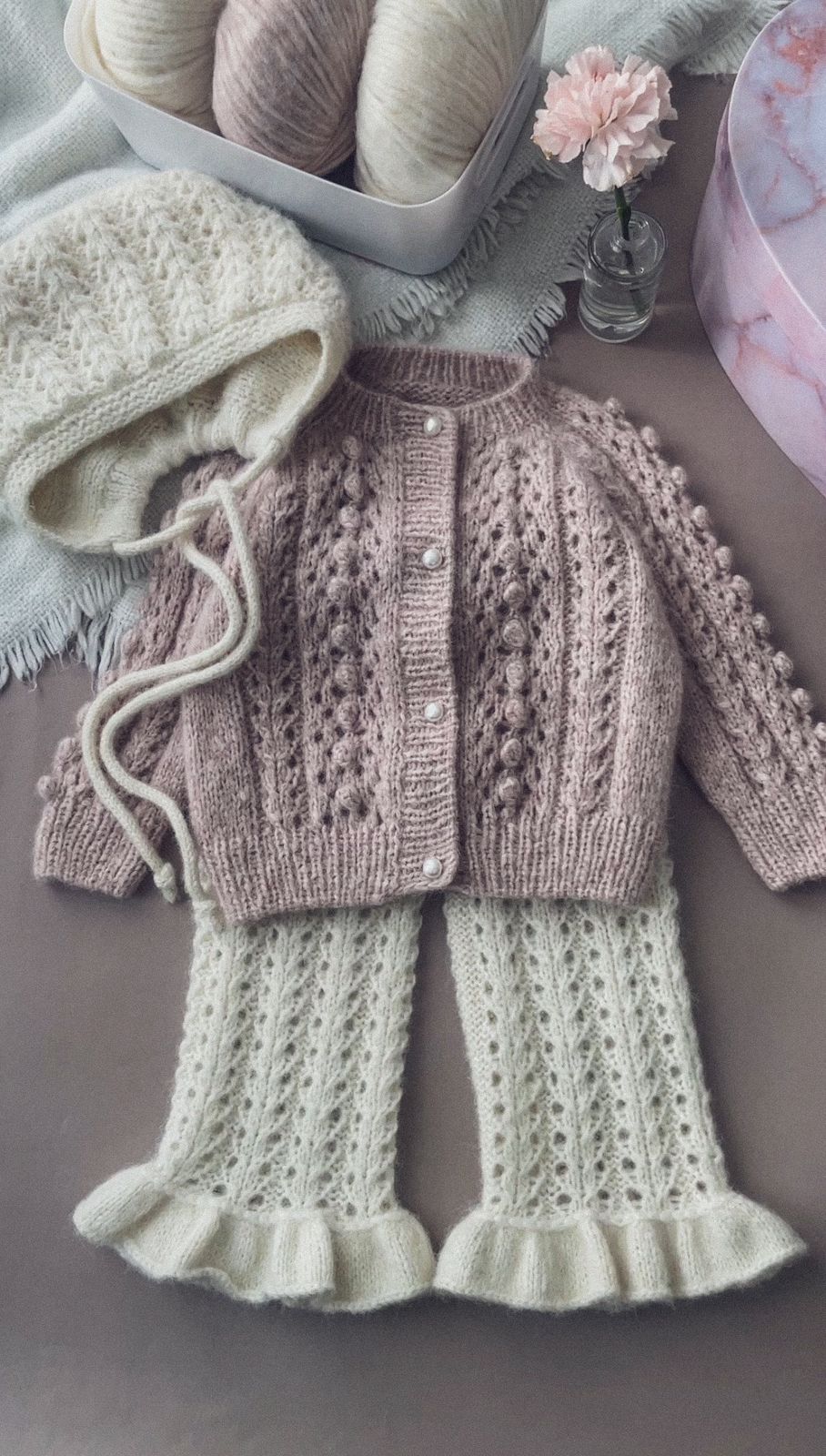 Описание "VINTAGE CARDI"