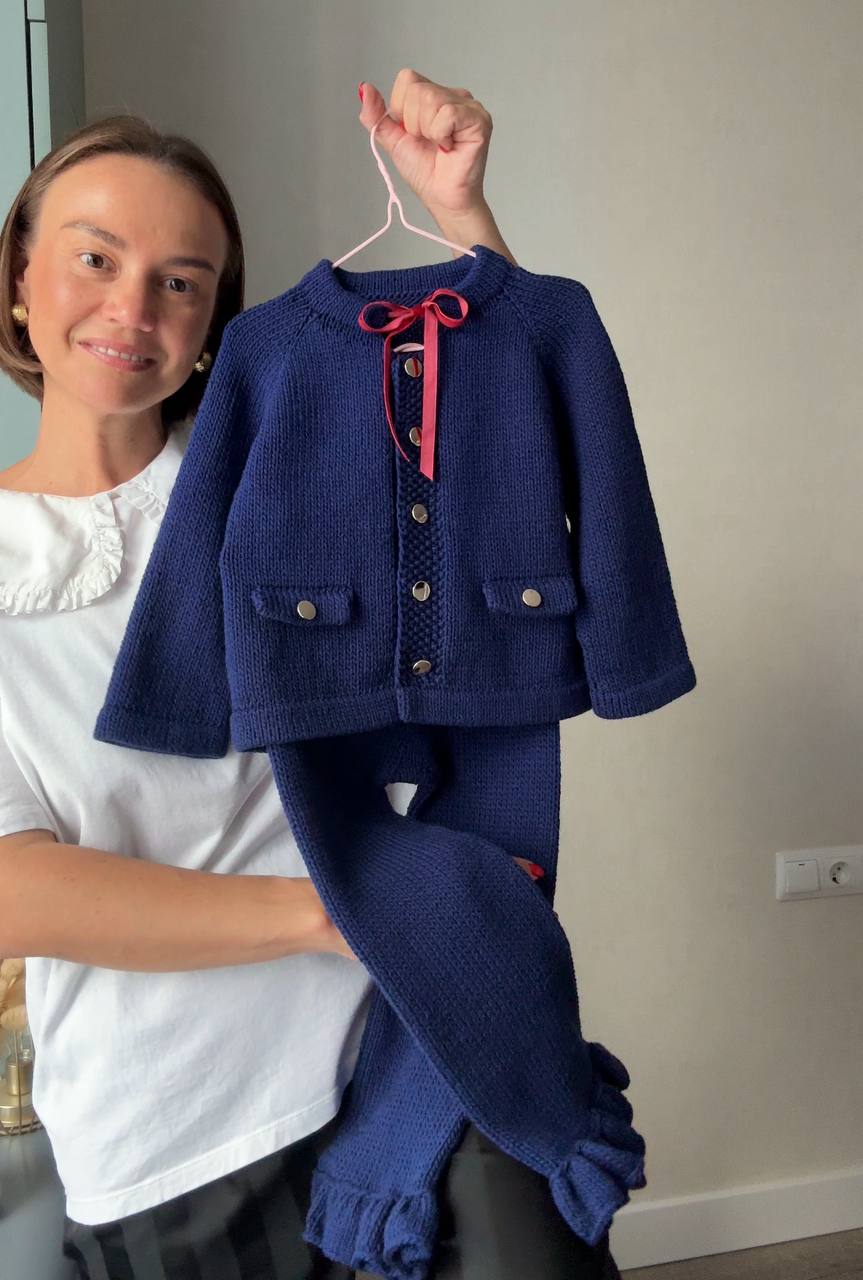 Описание "LUXURY CARDI"