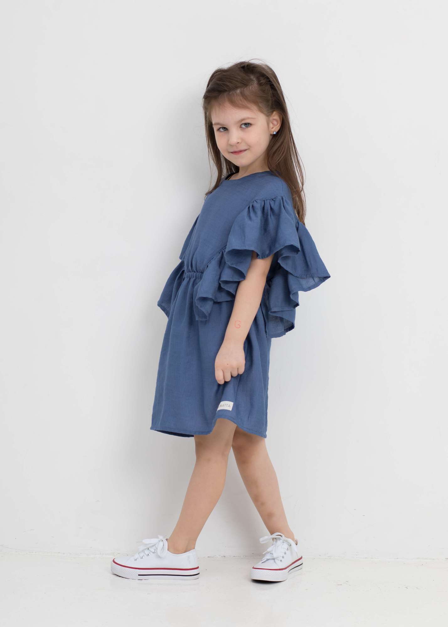 Платье со шнуровкой на спине