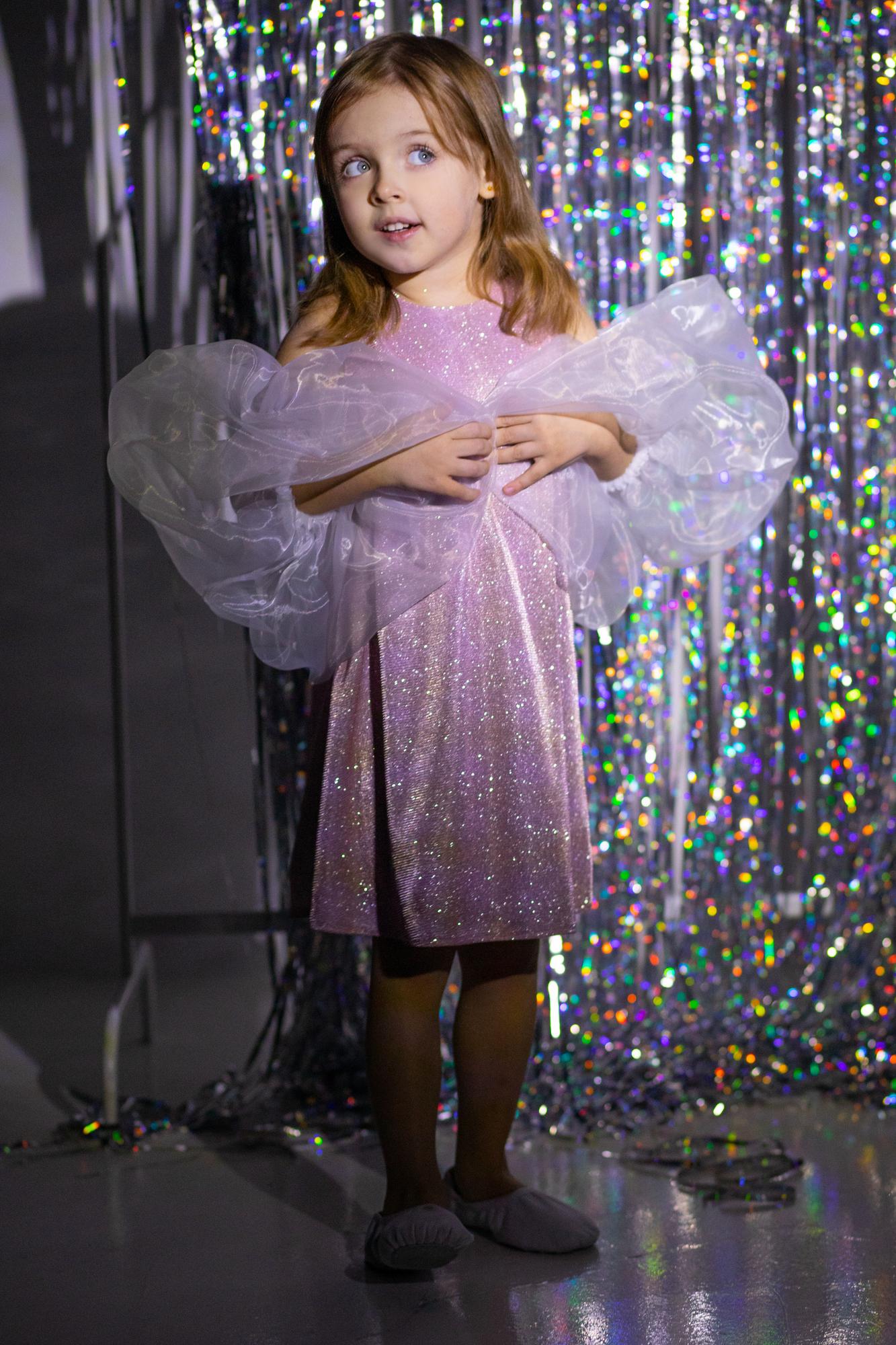 Сверкающее платье со съемными рукавами