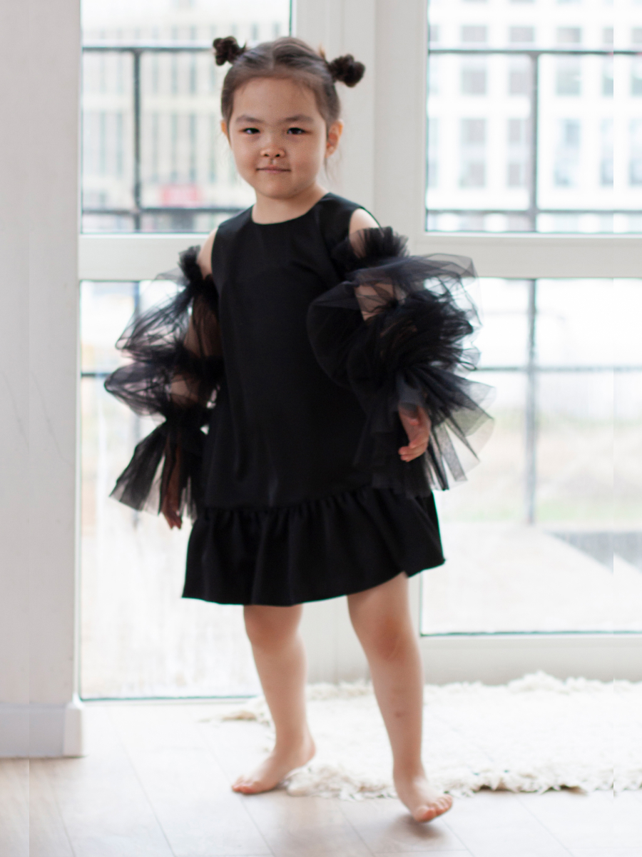 Платье с прозрачными съемными рукавами