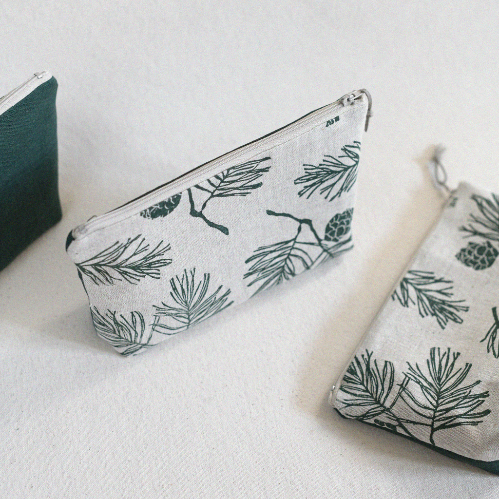 Linen peauty pouch Into the Woods
