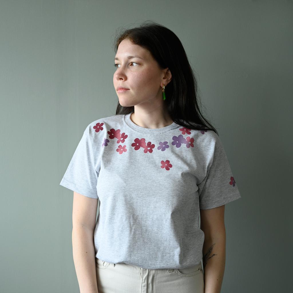 Gray T-shirt Daisy