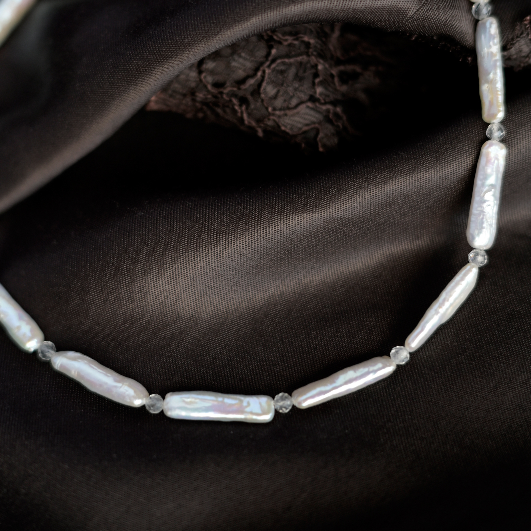 Biva Pearl Choker in White
