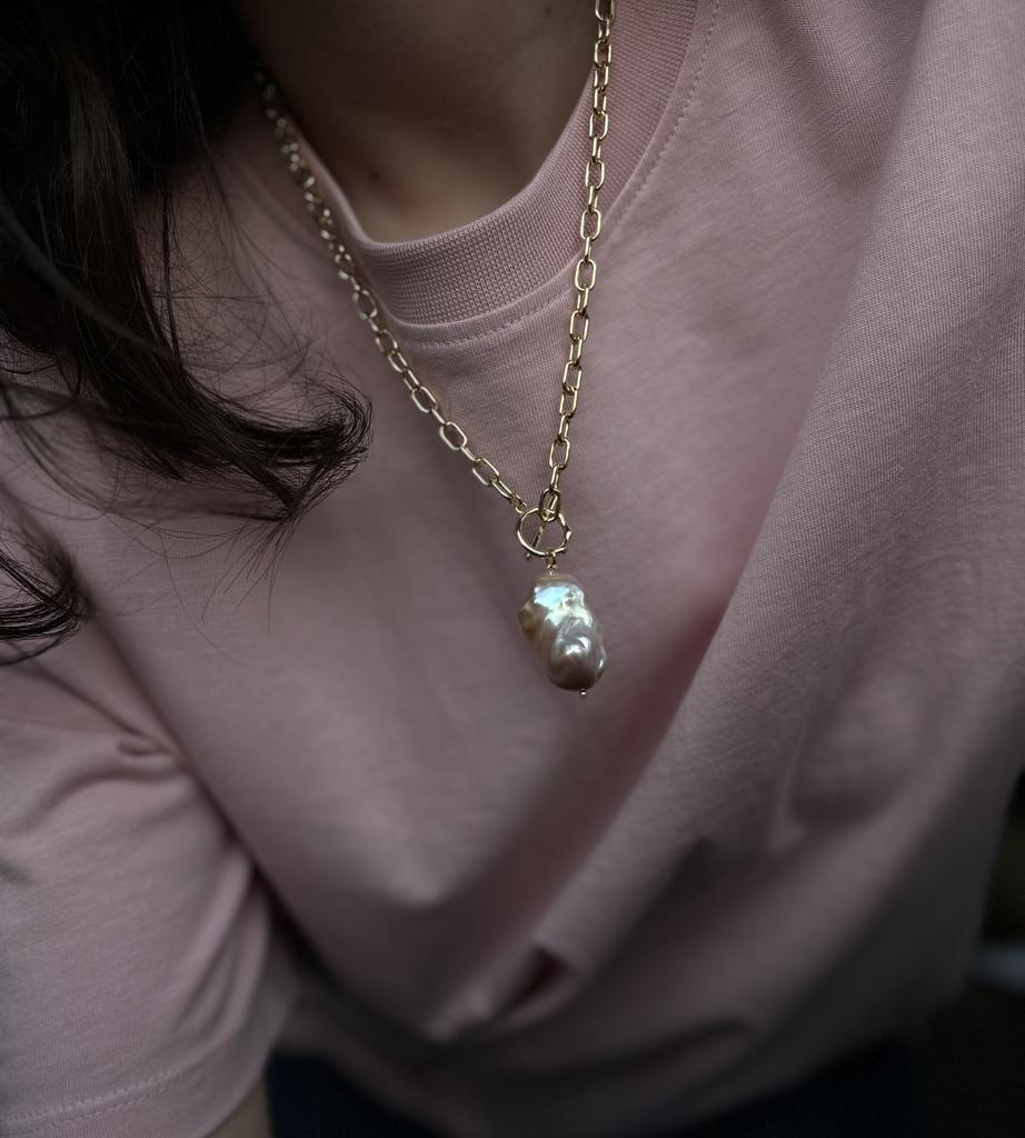 Chain with large Baroque Pearl & Toggle-clasp