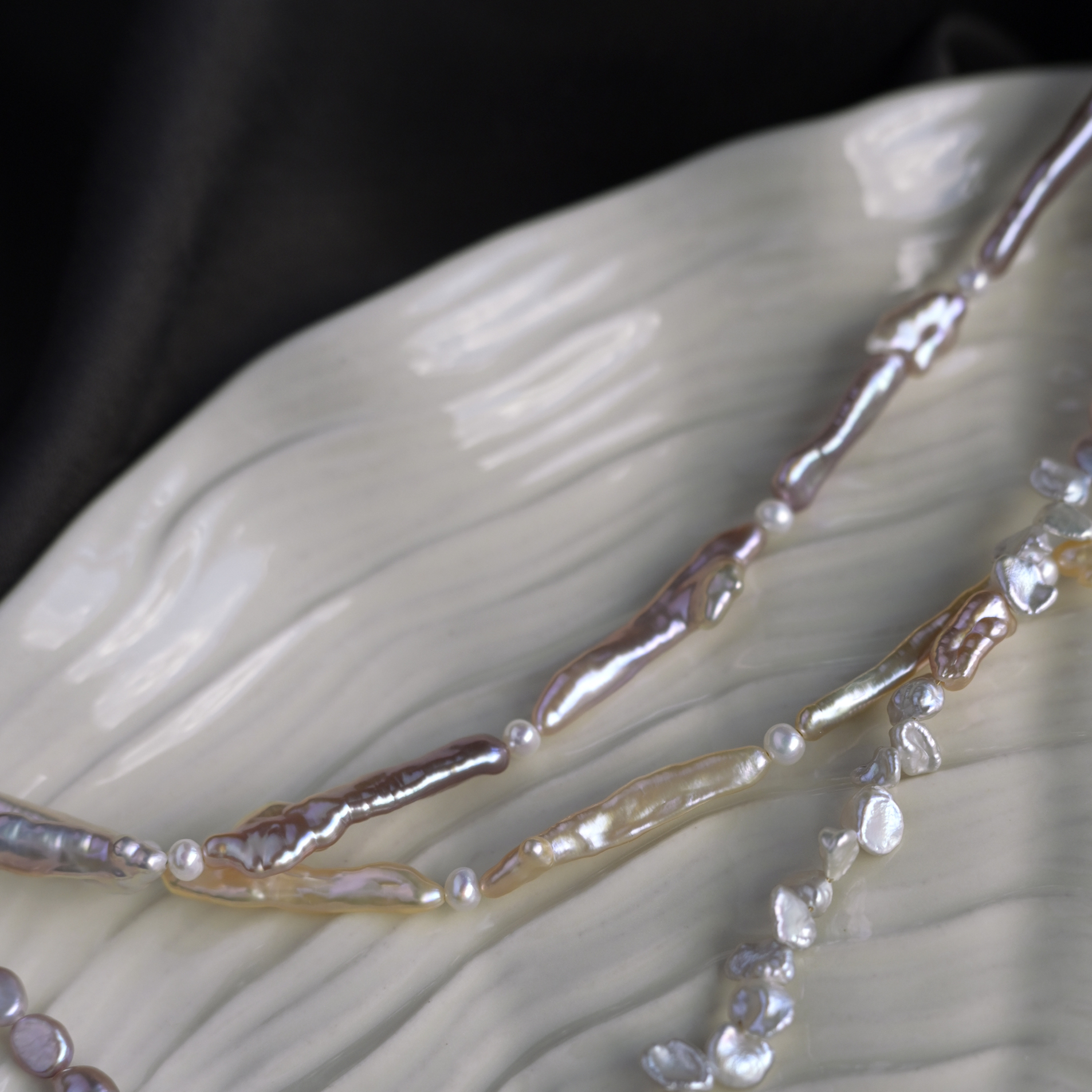 Biva Pearl Choker in peach