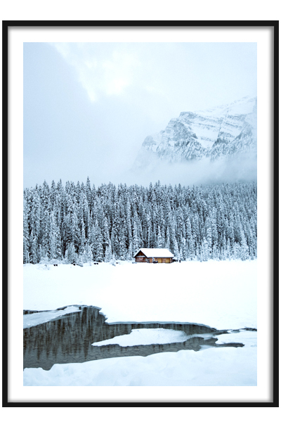 Постер Зимний домик у леса