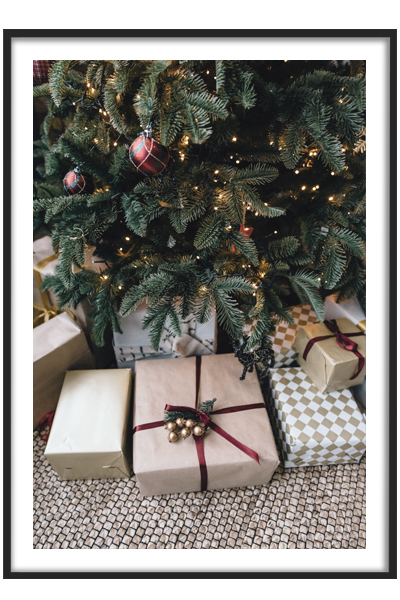 Новогодний постер Подарки под ёлкой