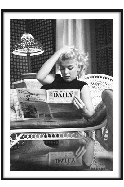 Постер Мерлин Монро за газетой