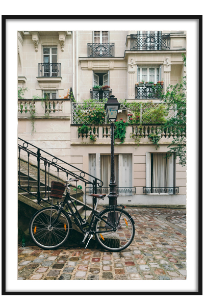 Постер  Велосипед у лестницы