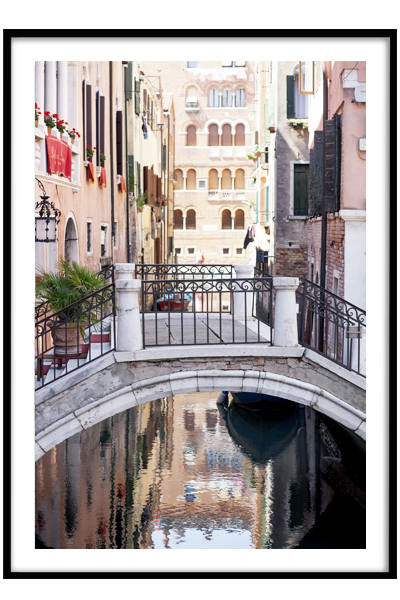 Постер Мост через канал