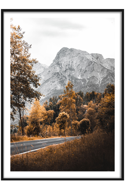 Постер  Дорога вдоль гор