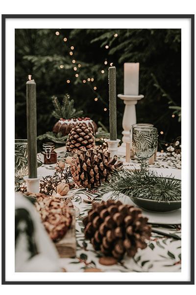 Постер ШИШКИ НА СТОЛЕ СО СВЕЧАМИ