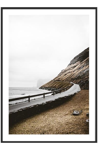 Постер ДОРОГА ВДОЛЬ БЕРЕГА