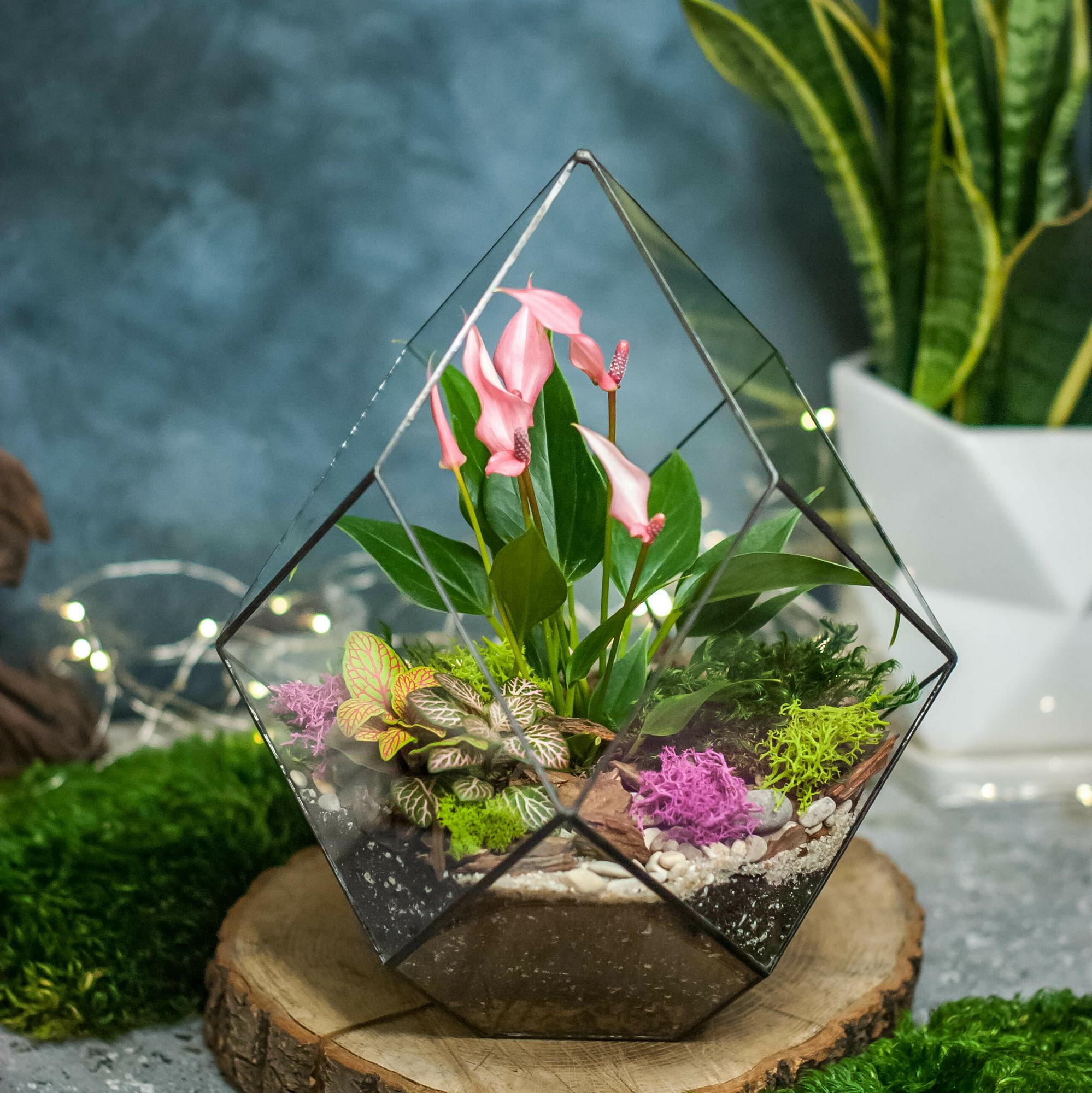 Кристалл с антуриумом М