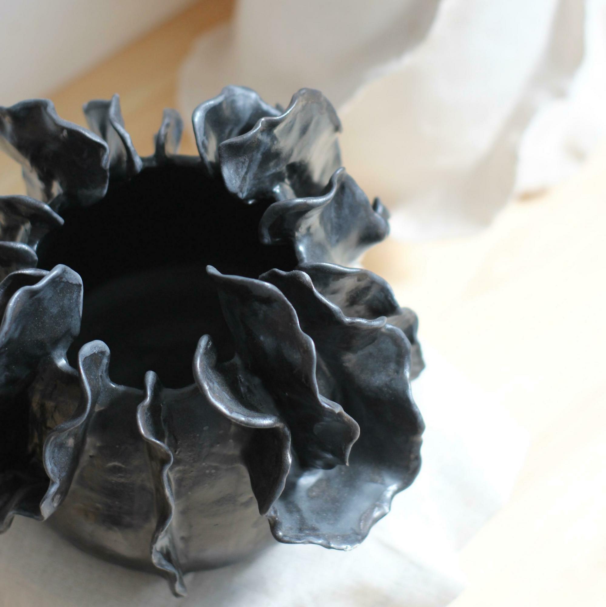 Кашпо Кружева чёрное