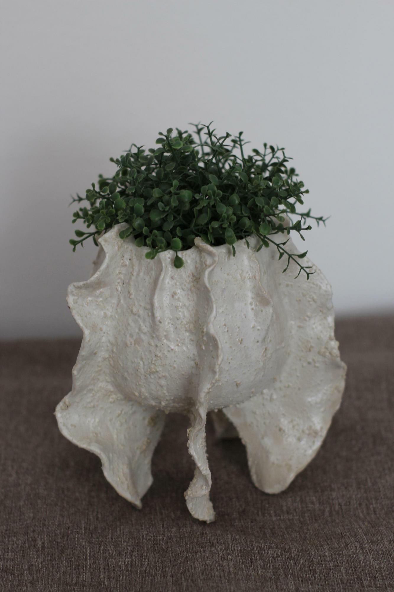 Кашпо Кружева на ножках