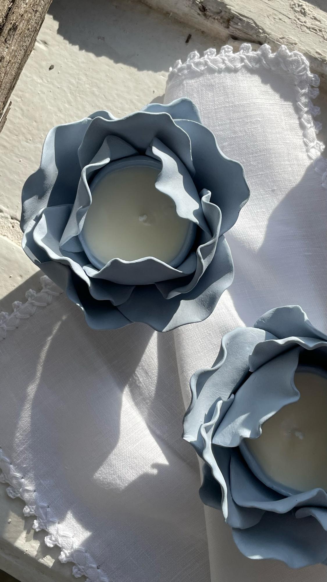 Свеча "Фарфоровая роза" голубая 100 мл