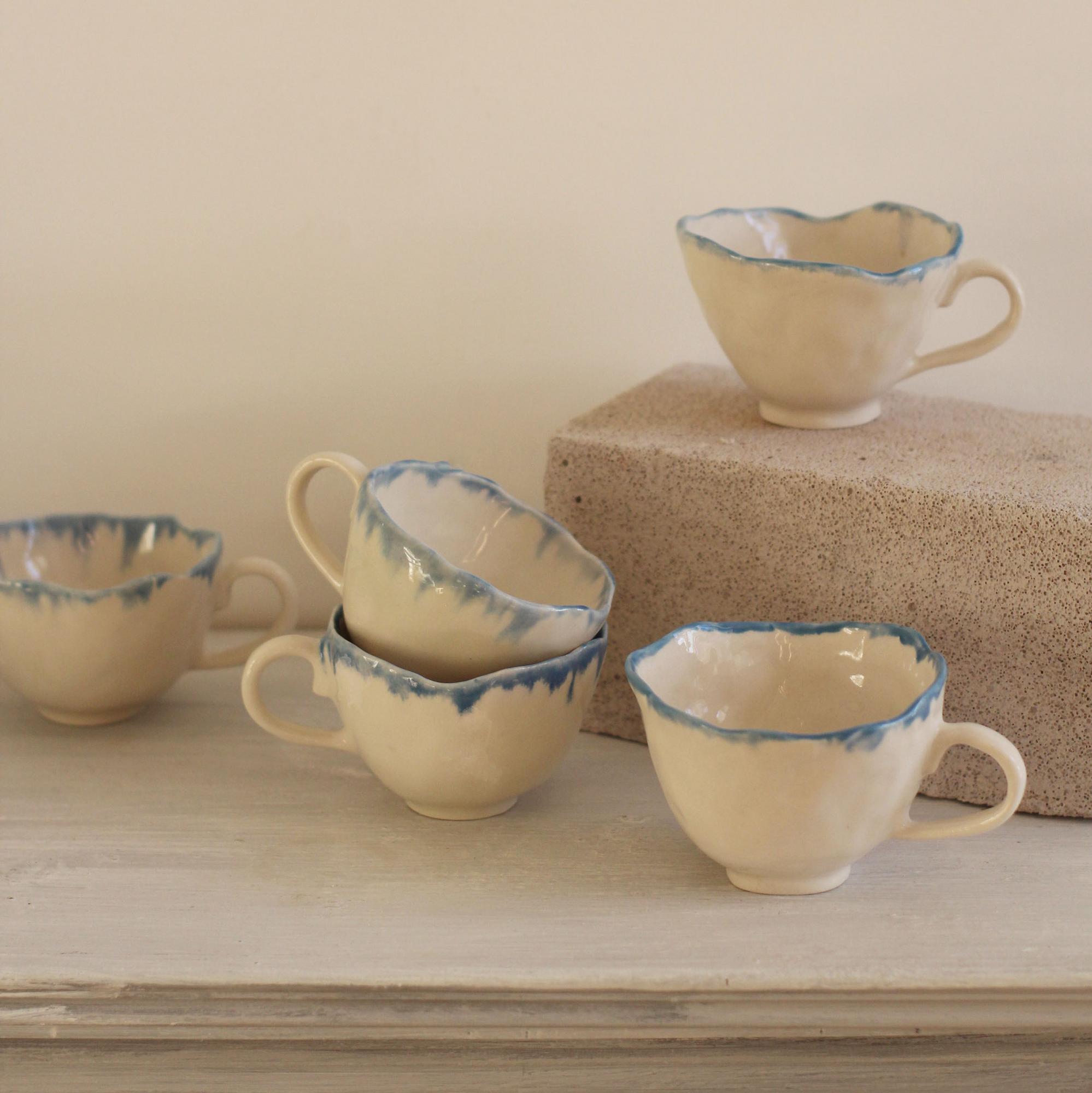 Чашка С ГОЛУБОЙ КАЕМОЧКОЙ*