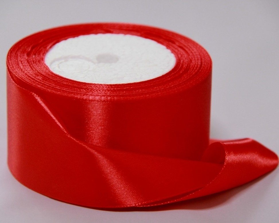 красная атласная лента