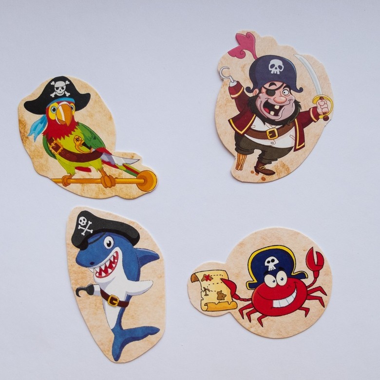 Пиратский декор из картона