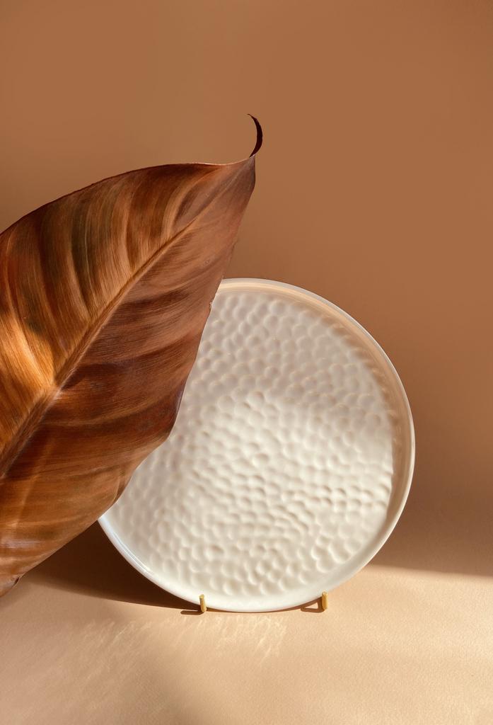 Тарелка мятая Blanc