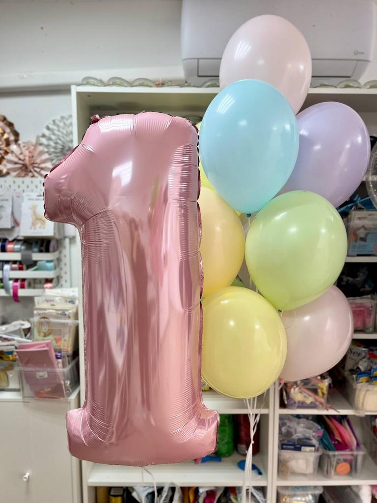 Нежно розовый набор воздушных шаров на 1 годик