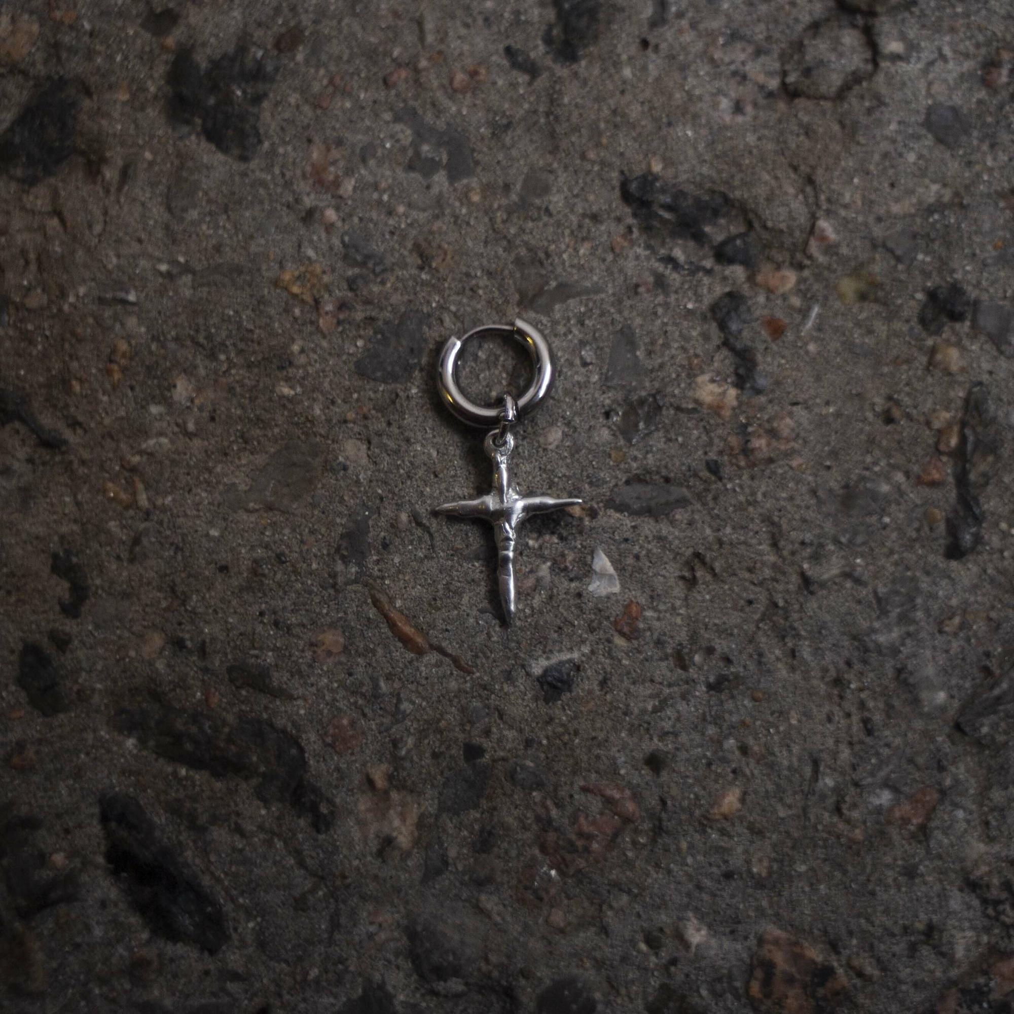 Крестик моносерьга vitruvian VOID 12