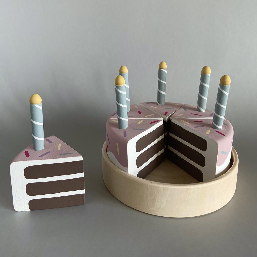 Деревянный торт со свечами