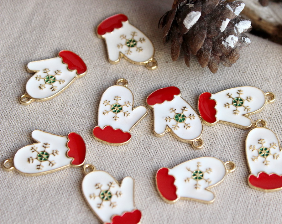 *Подвеска с эмалью, варежка