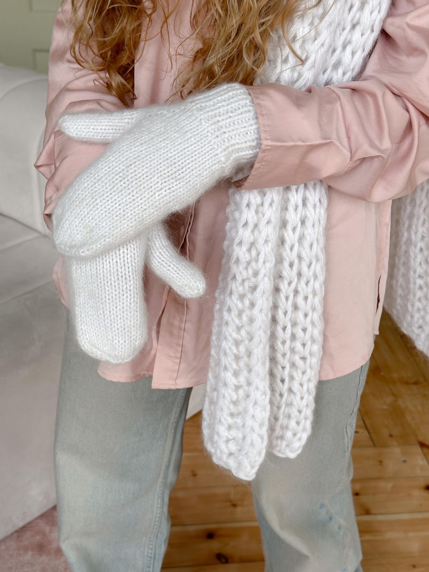 Мохеровые варежки