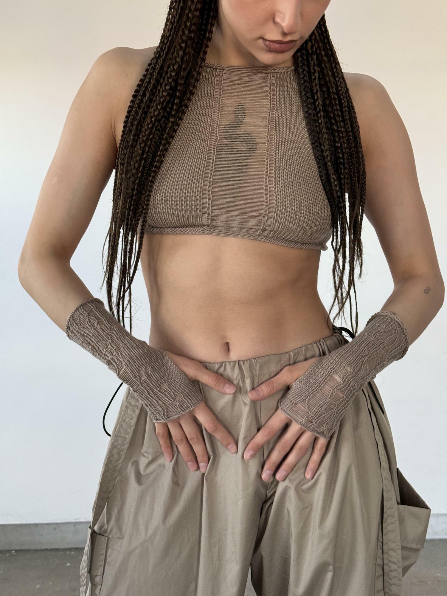 Перчатки рваные