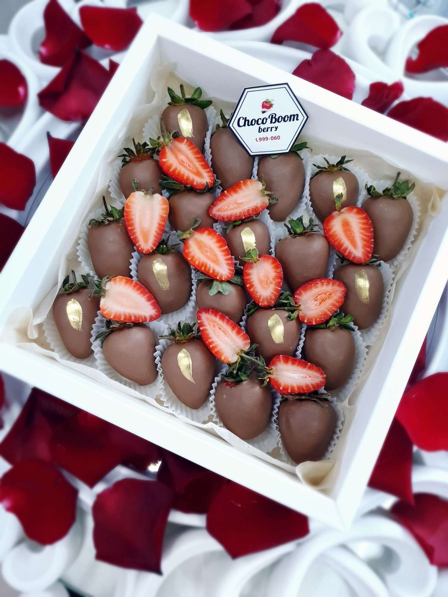 Клубника в шоколаде "Золото"